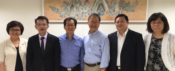 with Minister Ying-Yuan Lee (center)